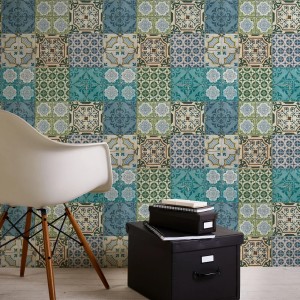Türkise Tapete in Fliesenoptik mit orientalischem Mosaikmuster im Vintage Boho Stil.