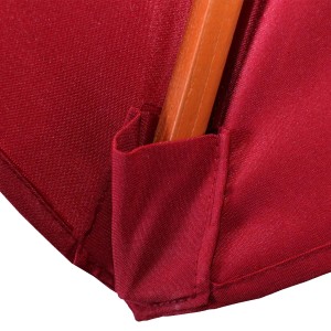 Detailaufnahme: Bordeauxroter MCW Sonnenschirm Lissabon mit Holzstab.