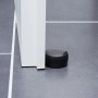 Schwarzer Wagner Bodentürstopper Black Deluxe aus Kunststoff, selbstklebend, neben einer Tür auf Fliesen.