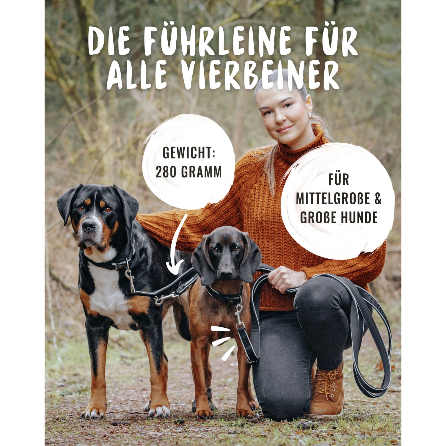 Rudelkönig Hundeleine Paola, schwarze Führleine mit zwei Hunden und Frau im Wald.