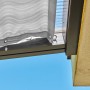 Detailaufnahme: Gutta Seilspannmarkise Ladakh (grau gestreift) am Terrassendach.