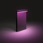 Philips Hue Nyro Sockelleuchte, schwarz, mit farbigem Licht im Außenbereich.