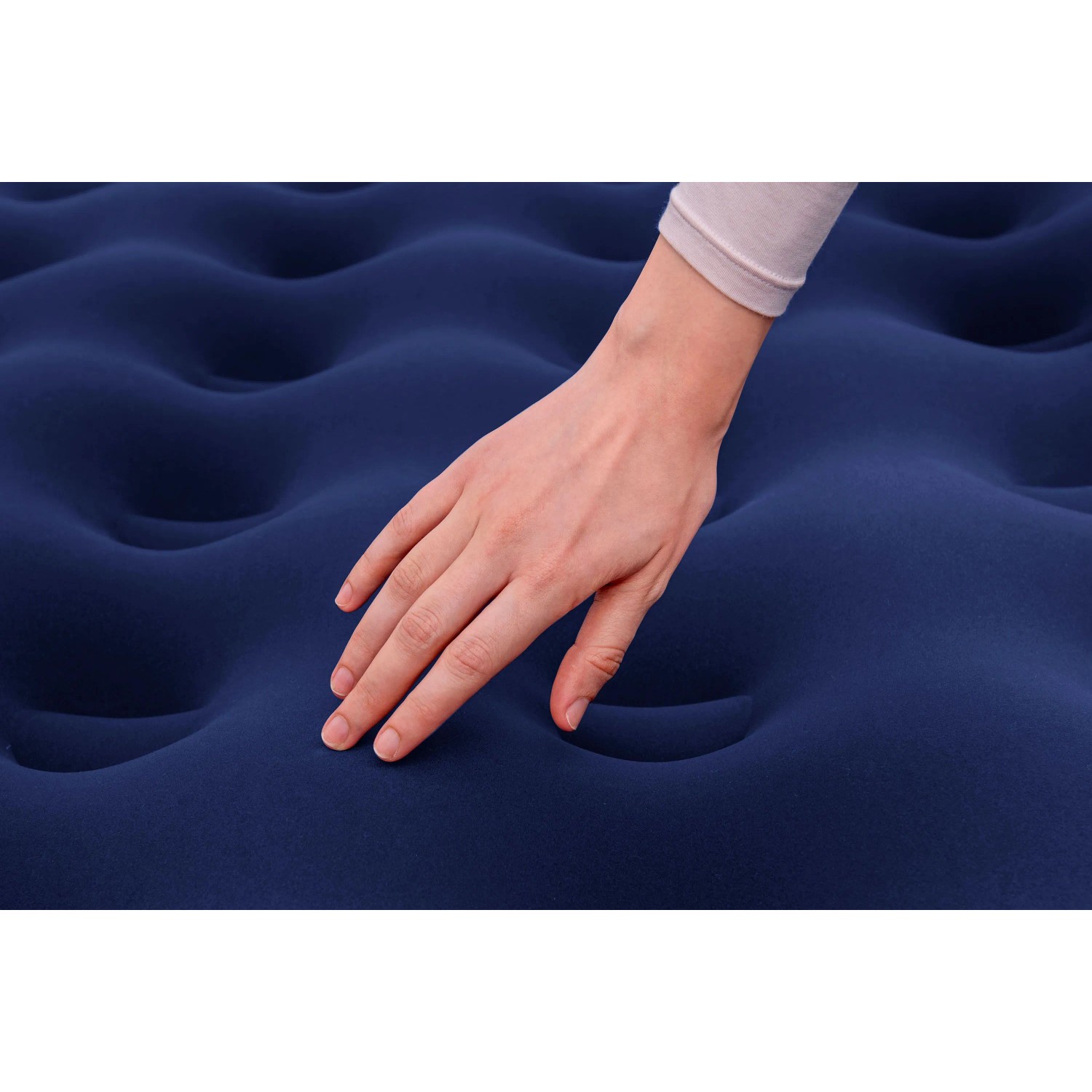 Dunkelblaue Bestway Luftmatratze Queen Size mit Hand, Camping & Gästebett.