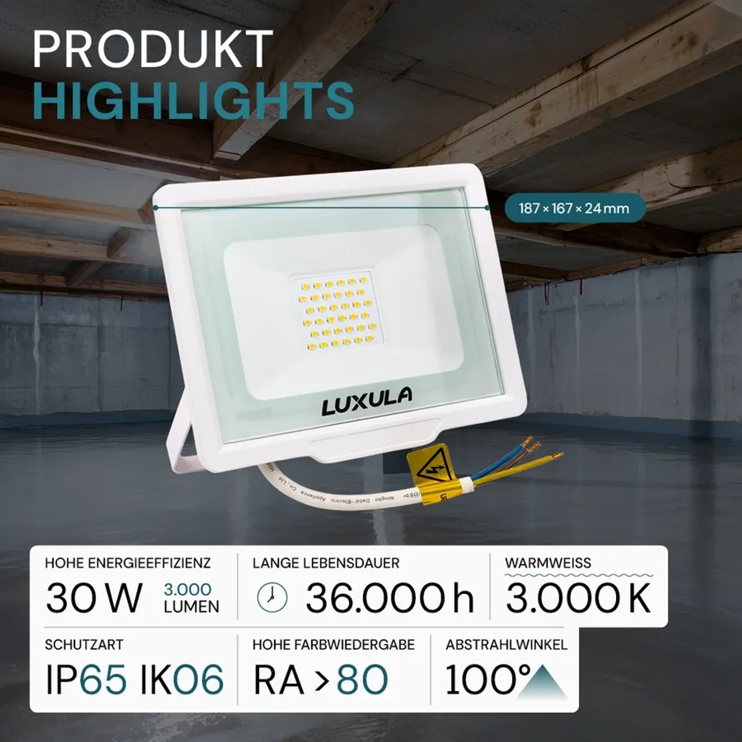 Weißer LUXULA LED Strahler, 30W, 3000lm, warmweiß, für Außen, IP65 wetterfest.