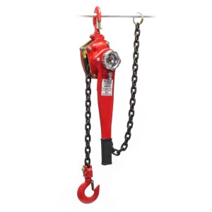 Roter Wiltec Kettenzug aus Stahl mit schwarzen Ketten und Haken. Für Hebearbeiten bis 1500kg.