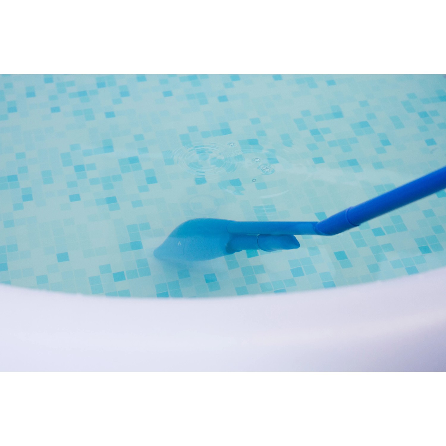 Planet Spa Bodensauger im Whirlpool. Blaues Reinigungsgerät für Pool Zubehör.