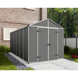 Graues Palram Canopia Gerätehaus Rubicon 237x452 cm im Garten.