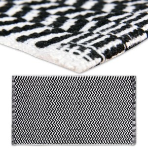 ProHome Teppich Black & White Arrow, 70x130 cm. Fußmatte mit Zickzackmuster in Schwarz und Weiß.
