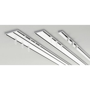 Weiße Gardinia Aluminium-Vorhangschienen, 1-läufig, mit Zubehör zur Deckenmontage.