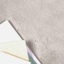 Beiger, flauschiger vidaXL Kunstfell Hasen Teppich Olite aus Polyester. Weiche Textur für gemütliche Räume.