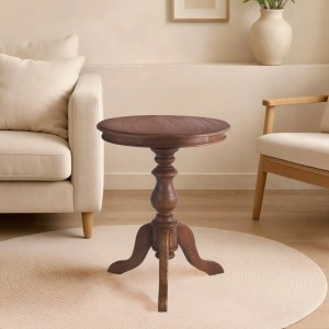 Runder brauner CLP Beistelltisch Wiva aus Holz, 50 cm, mit gedrechseltem Fuß im Wohnzimmer.