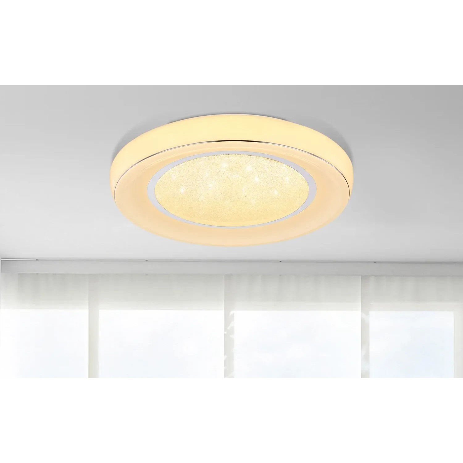 Weiße LED-Deckenleuchte Mickey, Ø 66 cm, dimmbar mit Fernbedienung. Moderne Deckenlampe für Kinderzimmer.