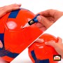 Pattex Sekundenkleber Ultra Gel beim Kleben eines orange-blauen Balls.