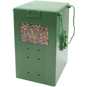 Grüner VT Futterautomat Quick Feeder für Teichfutter, kabellos und batteriebetrieben.
