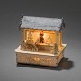 Beleuchtete Konstsmide LED Holzsilhouette Marktstand mit Bär und grauem Dach.