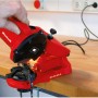Einhell GC-CS 85 E Sägekettenschärfgerät in Nutzung, Zubehör für Kettensägen.