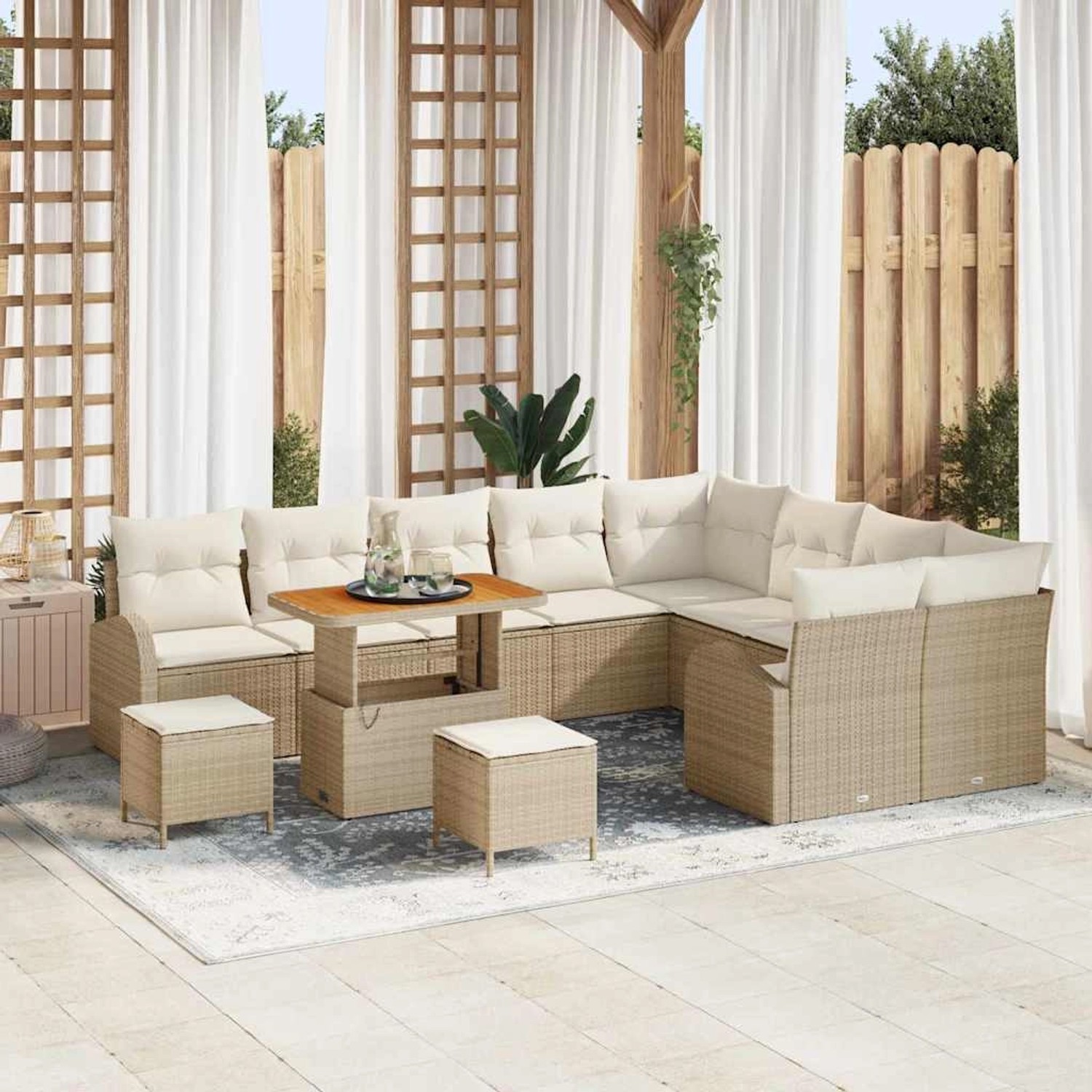 Beiges 12-teiliges vidaXL Garten-Sofa-Set aus Poly Rattan mit Tisch und Kissen.