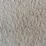 Nahaufnahme einer Wand mit aufgetragener, reliefartiger Fischer Reparaturspachtel (3er-Pack).