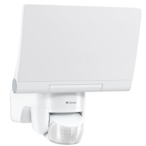 Weiße Steinel LED-Außenwandleuchte XLED Home 2 S mit Bewegungsmelder.