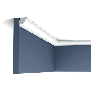 Weiße ORAC DECOR CX132 AXXENT Profilleiste als Decken-Eckleiste im Raum.