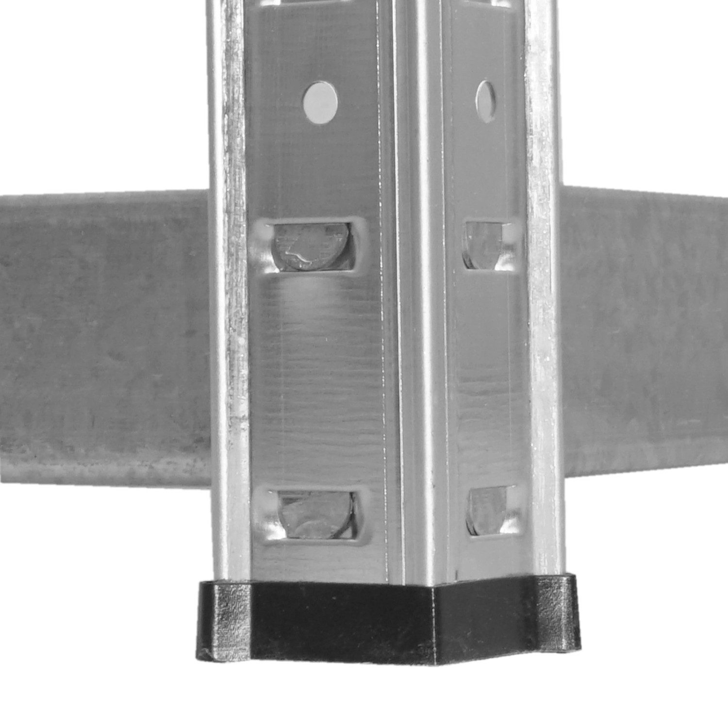 Detailaufnahme: Metallfuß mit Kunststoffschutzkappe des TRUTZHOLM Reifenregals.