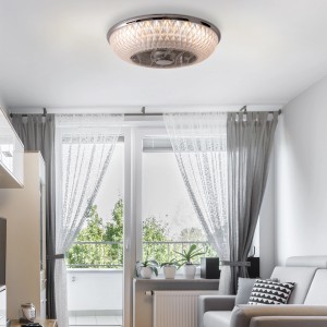 Moderne LED-Deckenleuchte Viento mit Ventilator in Wohnraum-Szene.