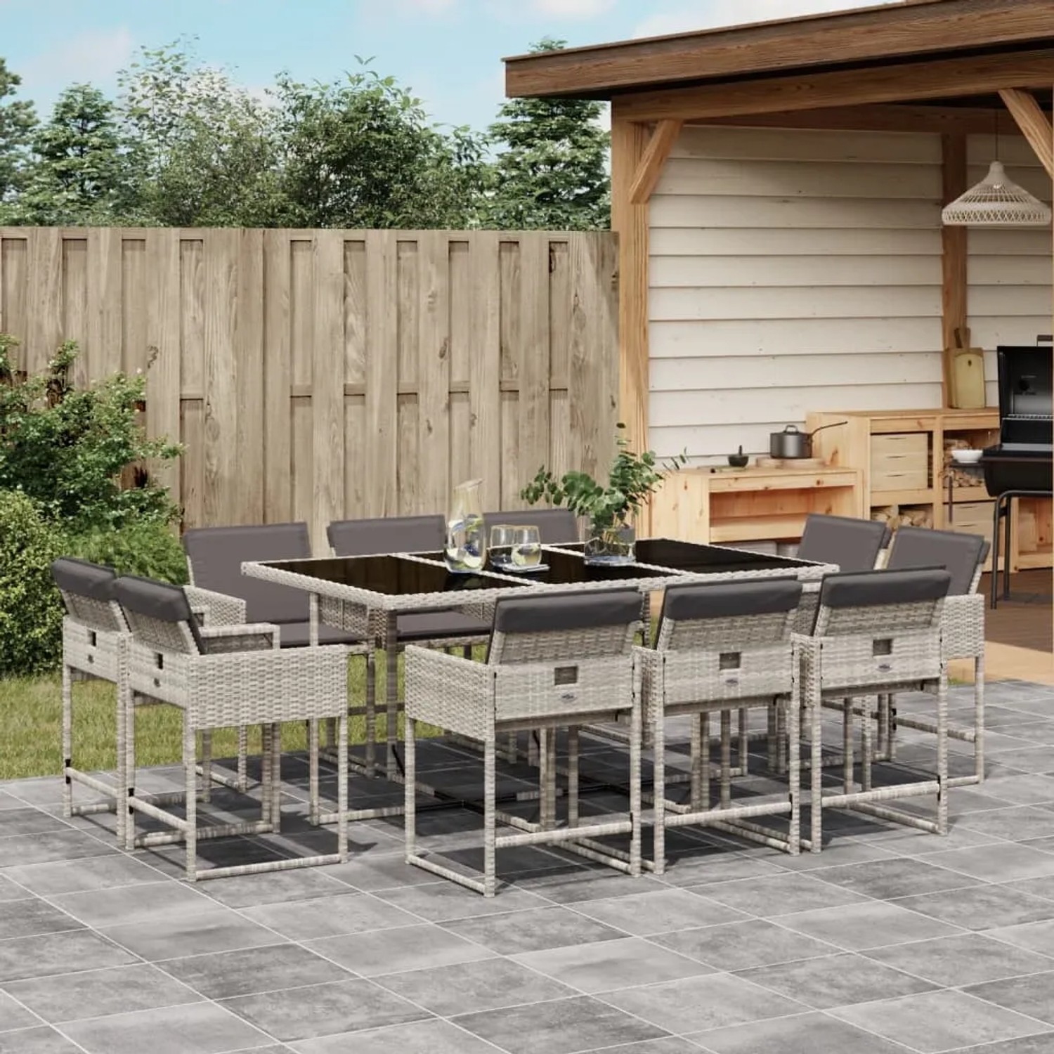 11-tlg. Garten-Essgruppe Hellgrau Poly Rattan mit Tisch, Stühlen und anthrazitfarbenen Kissen.