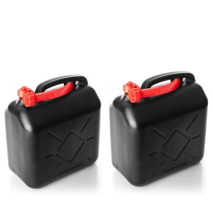 Zwei schwarze 10L Benzinkanister aus Kunststoff mit rotem flexiblem Ausgießer und UN Zulassung.