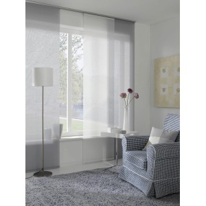 Gardinia Schiebevorhang Entry, 60x245 cm, grau, im Wohnraum mit Sessel und Lampe.