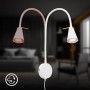 Weiße Briloner LED Bettleuchte Tusa mit schwenkbarem Flexarm und warmweißem Licht.