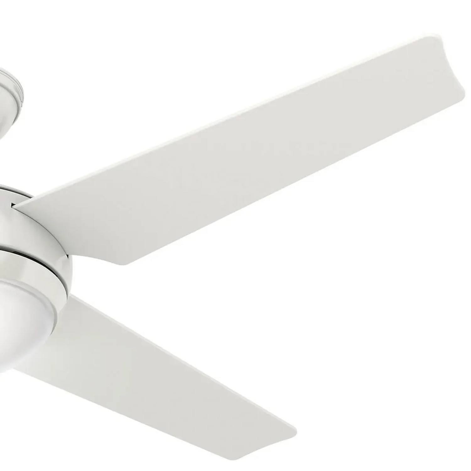 Weißer HUNTER FANS Deckenventilator Sonic 132 cm mit Beleuchtung, Flügel und Gehäuse in Weiß.