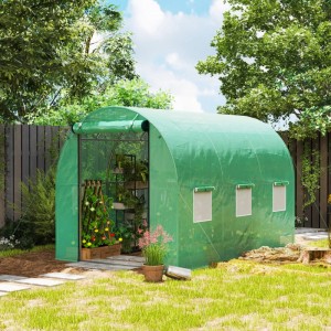 Outsunny Folientunnel Tomatenhaus mit Stahlrahmen und grüner Kunststoffplane im Garten.