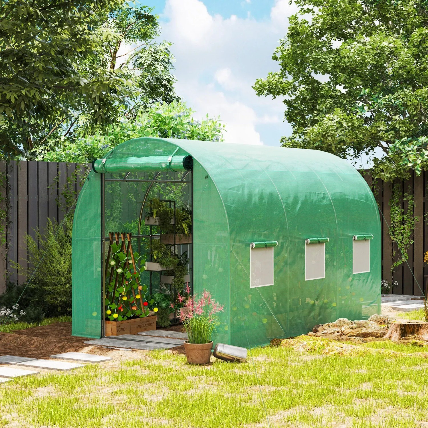 Outsunny Folientunnel Tomatenhaus mit Stahlrahmen und grüner Kunststoffplane im Garten.