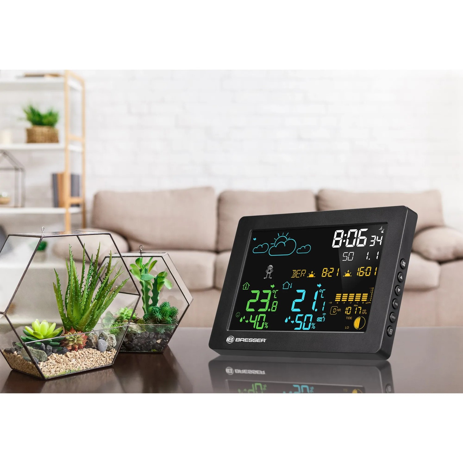 Schwarze Bresser Wetterstation MeteoTemp Baro HZ mit Farbdisplay und Außensensor.
