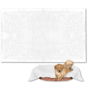 Bestlivings Hundedecke Mikrofaser, 70x100 cm, weiß, mit zwei Welpen im Korb. Ideal als Hundekissen & Hundedecke.