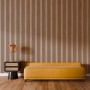 Akustikpaneel Eiche geölt, schwarzer Filz, 60x270 cm, an Wand hinter Sofa und Tisch