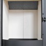 Brennraum des Hark Dauerbrand-Kaminofen Keno ECOplus mit Kachelverkleidung.