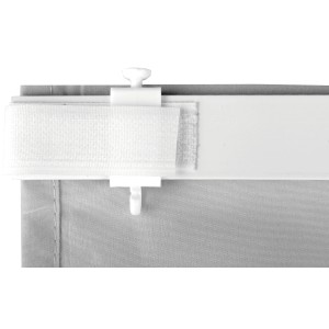 Detailaufnahme: Blauer Bestlivings Flächenvorhang Ellen mit Aufhängesystem.