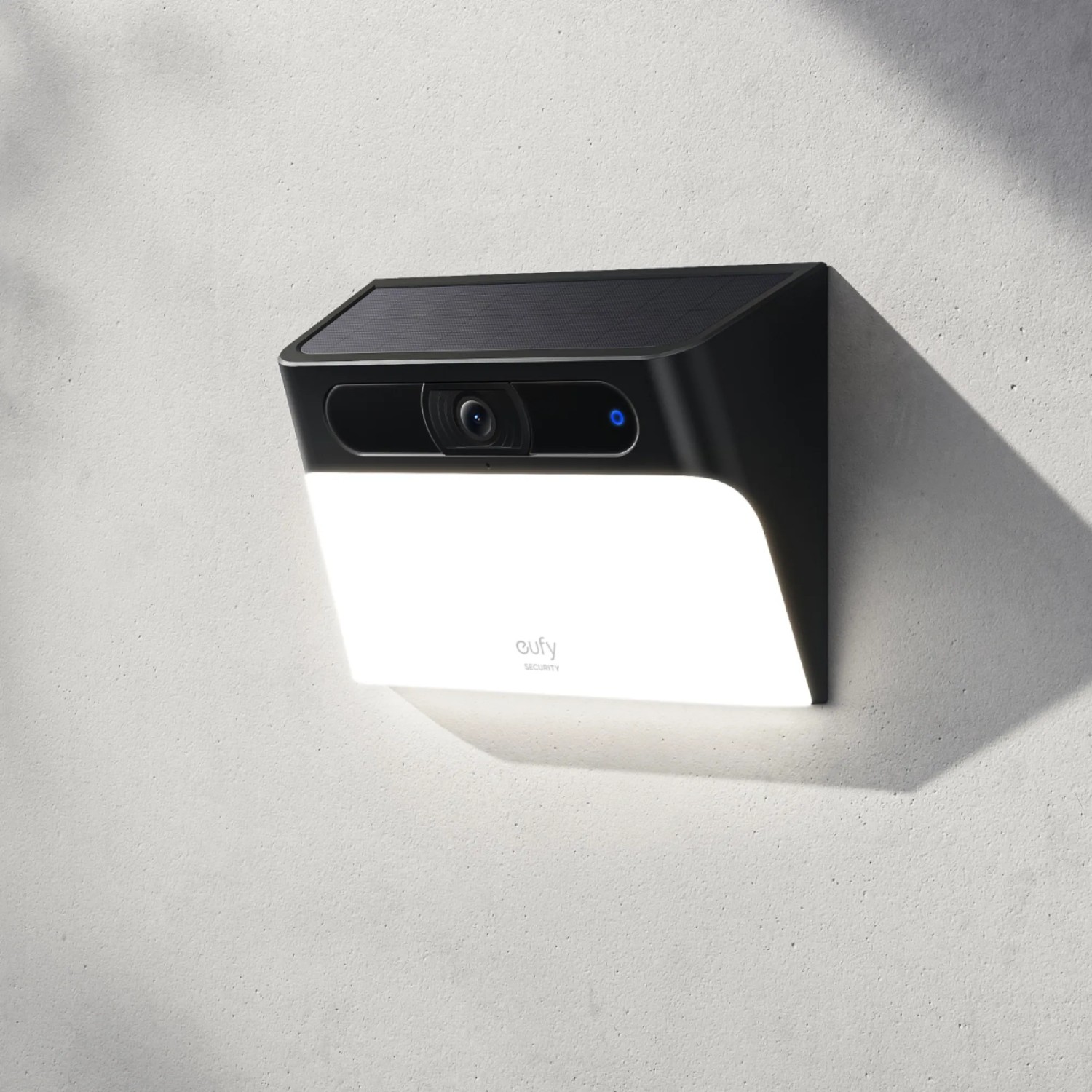Eufy Solar-Wandleuchte S120 mit Kamera, 2K, zur Videoüberwachung im Außenbereich.