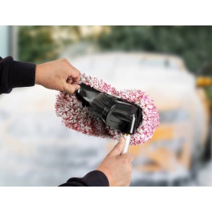 APA Waschbürste mit Mikrofaser Bezug und Trockentücher Set bei der Autopflege.