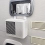 Sannover Kedros Mobile Klimaanlage, 1,5kW, am Fenster eines Wohnmobils montiert.