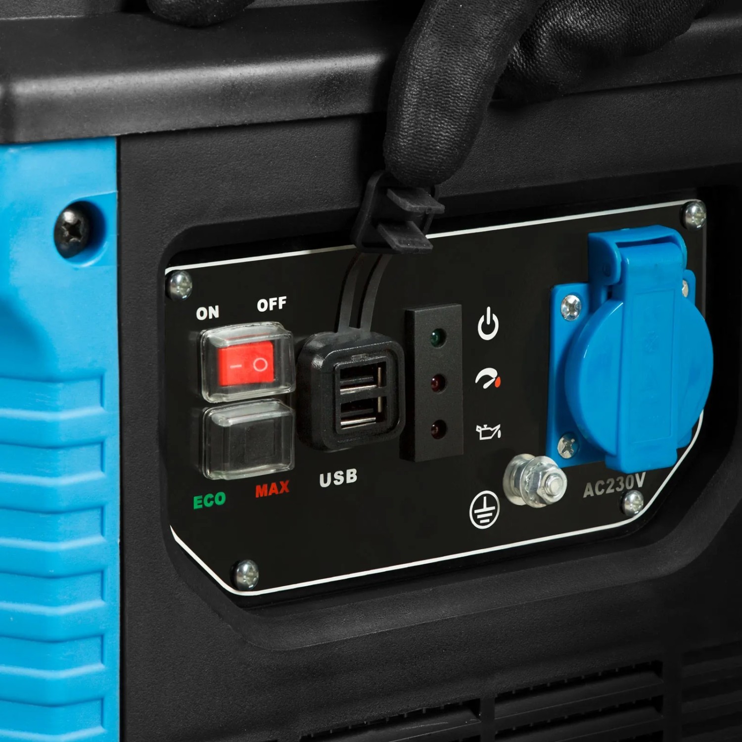 Detailaufnahme: Bedienelemente des EBERTH 1000W Stromerzeugers mit 230V-Steckdose und USB-Anschlüssen.