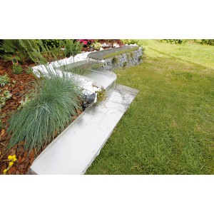 Ubbink Bachlauf Wolga Start Inox, silbernes Edelstahl-Bachlauf-Element im Garten.