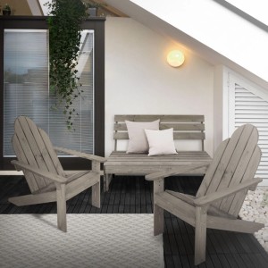 Graues 3-tlg. Gartenmöbel Set aus Massivholz: Gartenbank und zwei Adirondack Stühle auf Terrasse. Ideal für Garten.