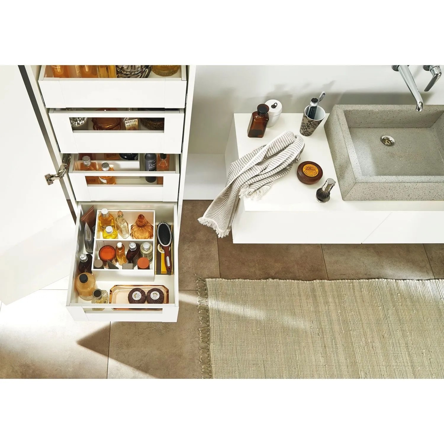 Blum Space Tower Legrabox Pure mit Reling Nennlänge 550 mm Korpusbreite 600 mm 40 kg Oriongrau