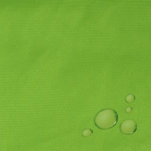 Grünes, wasserabweisendes Karat Sonnensegel (5x7m) mit Wassertropfen, ideal für Garten, Terrasse und Balkon.