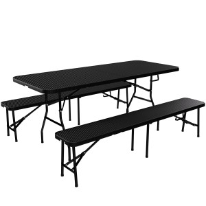 Klappbare Bierzeltgarnitur in Rattanoptik, bestehend aus Tisch und zwei Bänken.