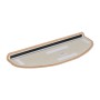 Beige abgerundete Treppenmatte von unten, mit selbstklebender Rückseite und schwarzer PVC-Winkelhalterung.