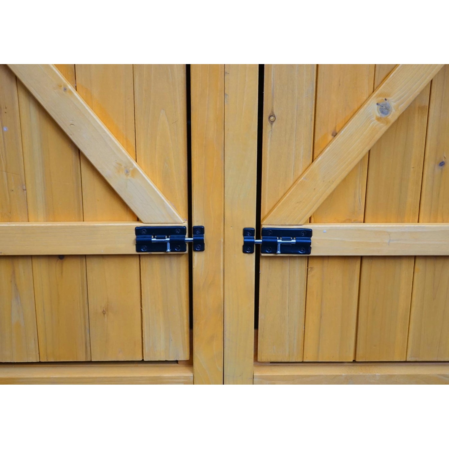 Detailaufnahme: Abschließbare Türen der braunen MCW Fahrradgarage/Gerätehaus aus Holz.