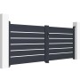 Graues Casanoov Doppelflügeltor aus Aluminium, 3 m breit, mit horizontalen Lamellen.